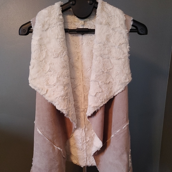 one the land Jackets & Blazers - Women's Long Fuzzy Vest